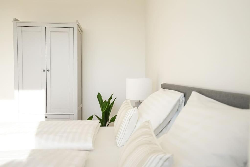 Oberlaa New Apartment - 15 Min To City Виена Екстериор снимка